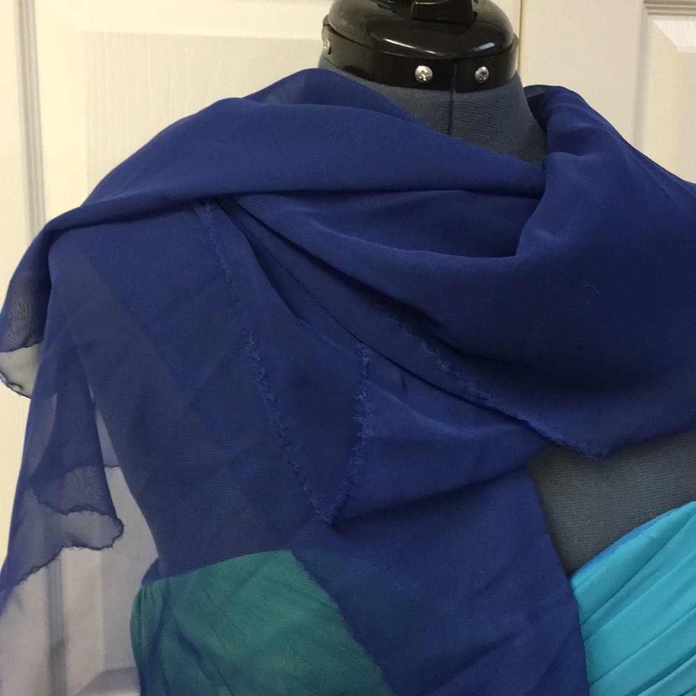 Dress - Picture 7 of 8